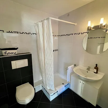 Vibe Altstadt - Zentral - Sonnig - 24h Check In Apartment Monchengladbach