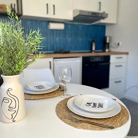 Vibe Altstadt - Zentral - Sonnig - Voll Ausgestattet *