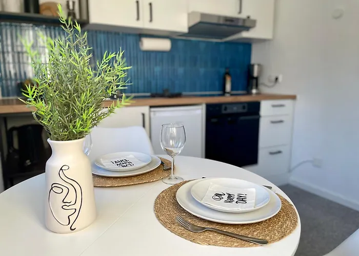 Vibe Altstadt - Zentral - Sonnig - Voll Ausgestattet *